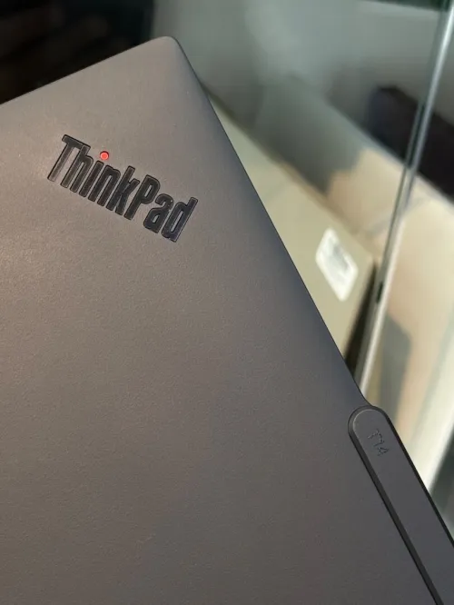 Lenovo ThinkPad T14 - Ryzen 5 Pro 8540U - 16Go - 512Go - Radeon 830M Graphics