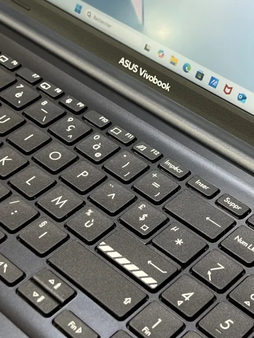Asus VivoBook 17 FHD - Intel Core 5 120U - 16Go - 512Go - Intel (R) Graphics 