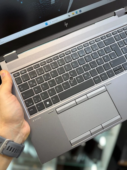 HP ZBOOK Fury G8 - i7 11850H - 32Go Ram - 1To - RTX A2000 4Go