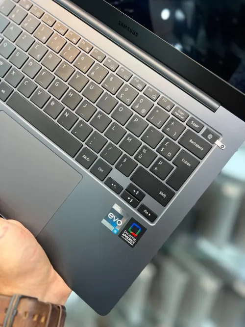 Samsung Galaxy Book 3 Pro 14" 3K 120Hz - i5 1340P - 8Go - 256Go - Intel Iris Xe Graphics 
