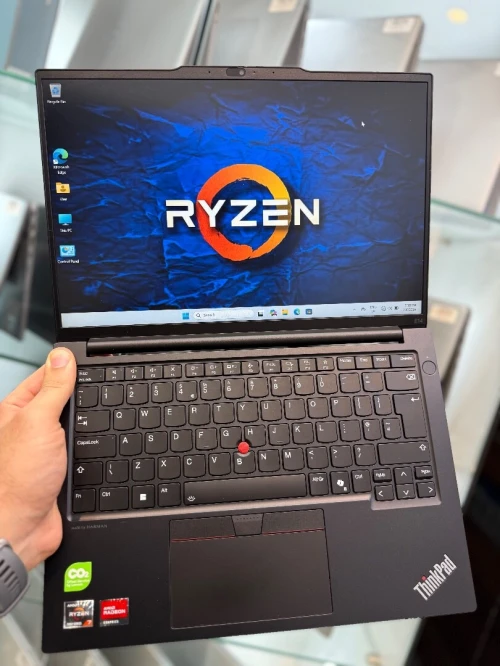 Lenovo ThinkPad E14 FHD - Ryzen 7 7735Hs - 16Go - 512Go - AMD Radeon 680M