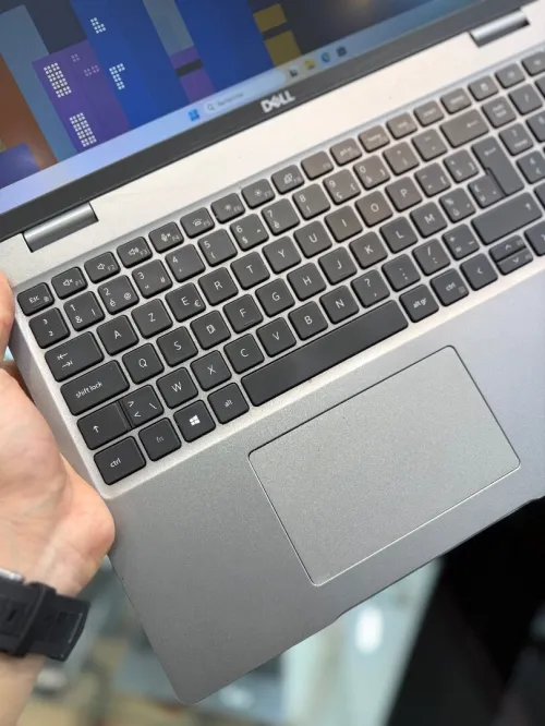 Dell Latitude 5520 FHD - i5 1135G7 - 8Go Ram - 256Go SSD - Intel Iris Xe Graphics