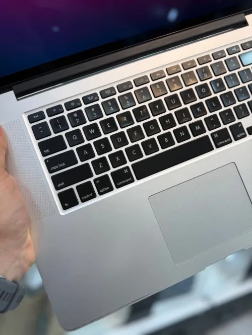 MacBook Pro 2015 Retina - i7 2.3 Ghz - 16Go Ram - 256Go SSD - Intel iris PRO Graphics