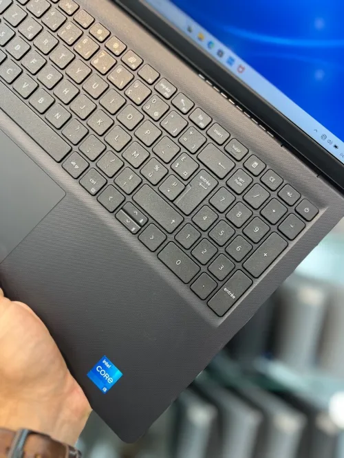 Dell Vostro 120 Hz FHD - i5 1235U - 16Go - 512Go - Intel Iris Xe Graphics 