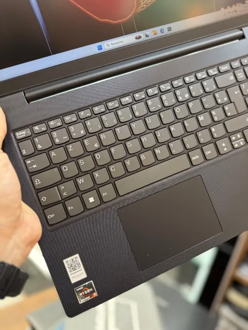 Lenovo IdeaPad V15 FHD - Ryzen 5 7520U - 8Go - 256Go - AMD Radeon Graphics
