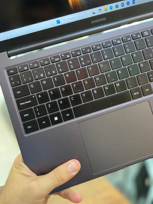 Samsung Galaxy Book FHD - i5 1335U - 8Go - 512Go - Intel Iris Xe Graphics