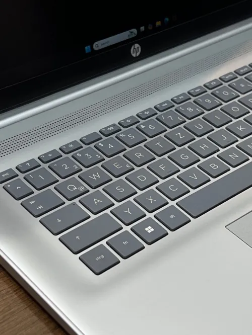 HP Laptop 17s FHD - i5 1235U - 16Go - 512Go - Intel Iris Xe Graphics 