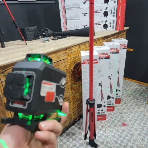 Niveau laser 4D 16 lignes 30M avec 2 batterie et perche télescopique 5m CROWN CT44150
