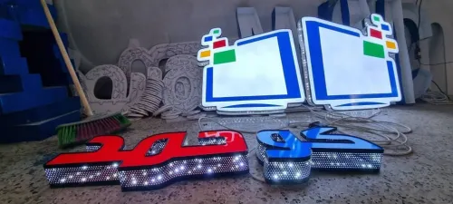 Plaques Publicitaires Et Panneaux Lumineux (اللوحات الإعلانية واللوحات المضيئة)