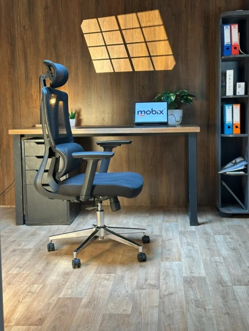 Chaise bureau opérateur LUNA noir nouveau design by MOBIX-DZ