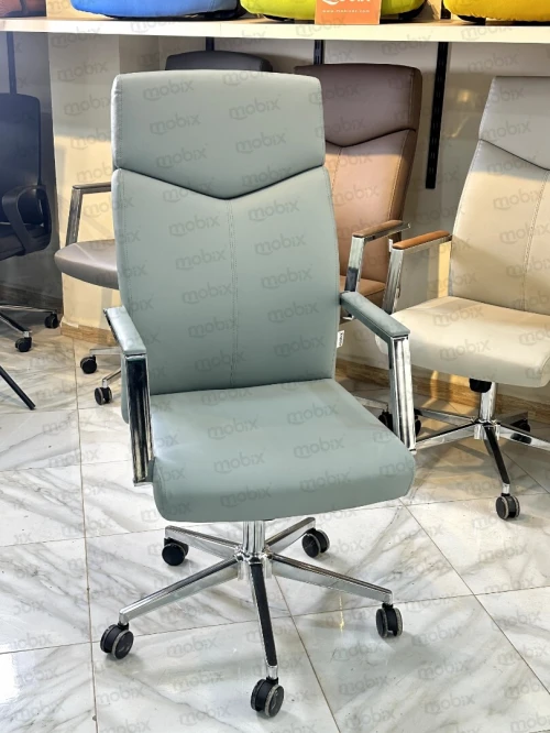 Chaise AKAR opérateur grise PDG en simili cuir de la marque Mobix dz