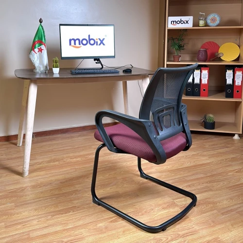 Chaise visiteur filet couleur grenat et dos noir de Mobix dz