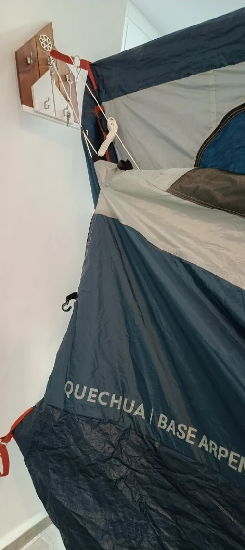 Tente de camping Quechua Base  Arpenaz  venue de France toute neuve  Dimensions 2m50 carré