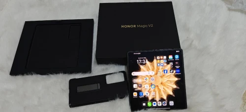 Honor Magic v2
