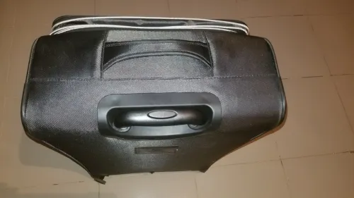 Valise Air Canada munie de barres de renforcement