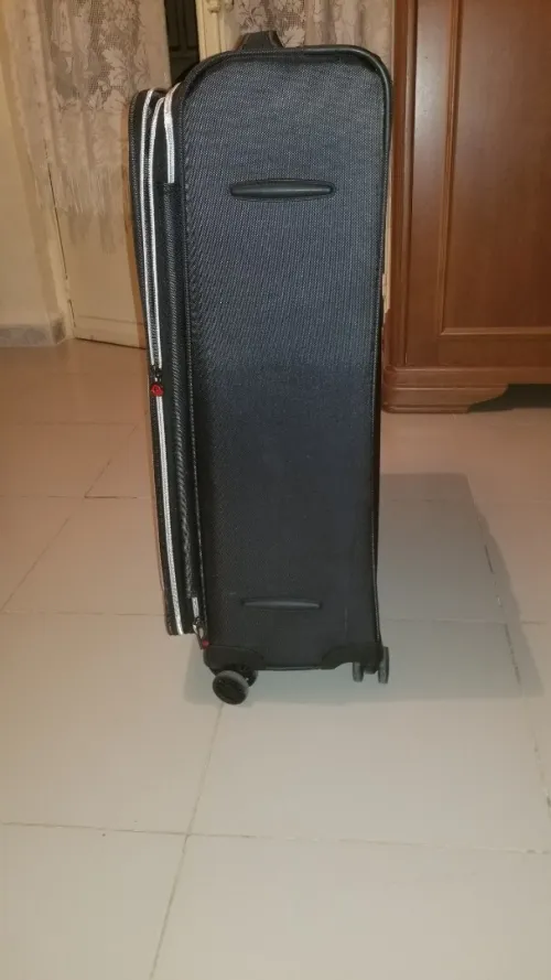 Valise Air Canada munie de barres de renforcement