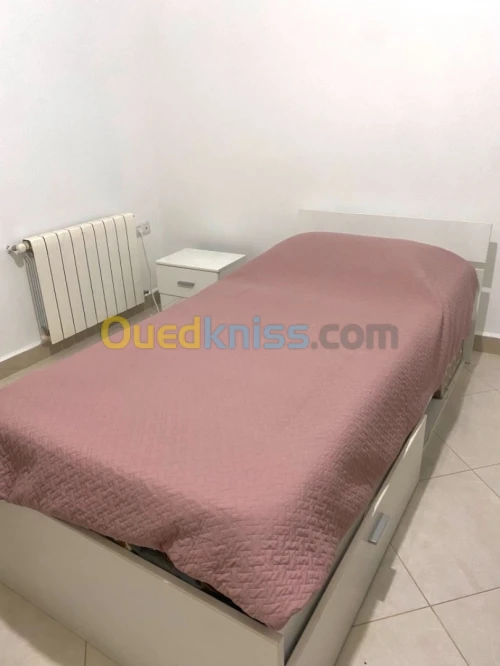 Lit une place avec matelas  (made in Spain)+cadres