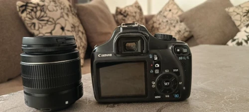 Canon EOS 1100D (Rebel T3) Kit + Sacoche - lens canon 18-55mm (tous d'origine)