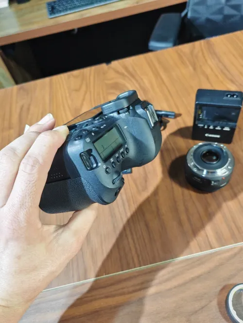 Canon 6D Mark II + Objectif EF 50MM F/1.8 STM