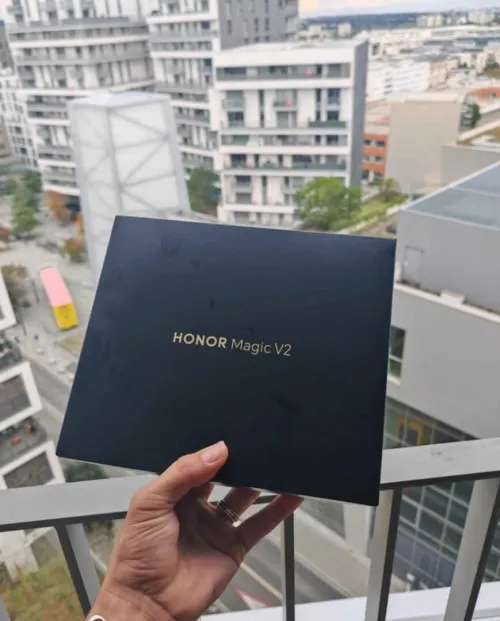 Honor Magic V2