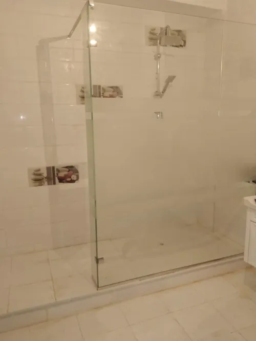 séparation salle de bain en verre 