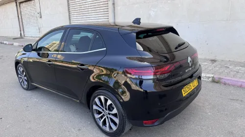 Renault Megane 4  2022 Itens