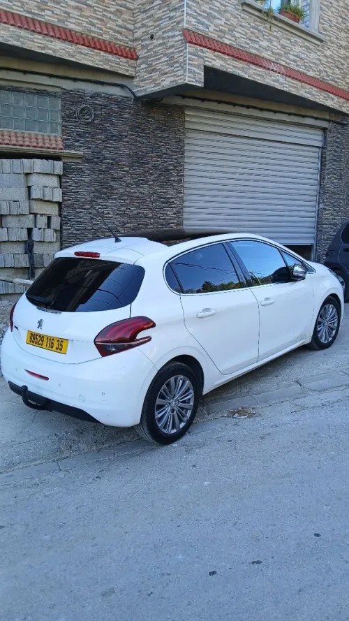 Peugeot 208 2016 Allure Facelift