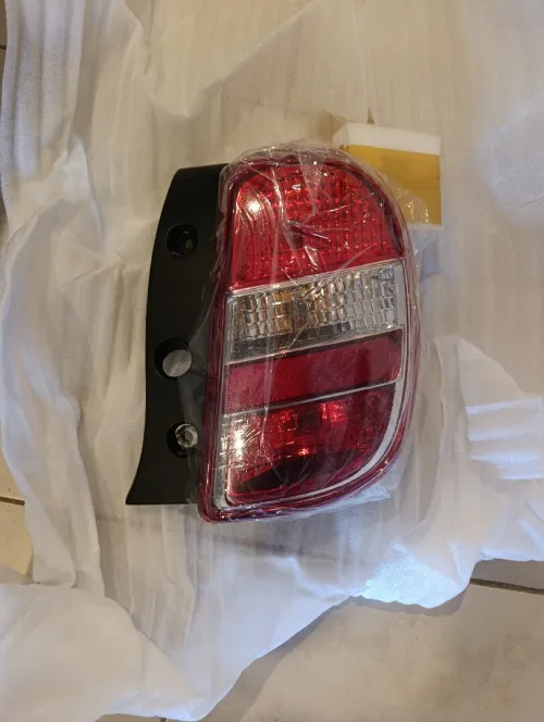Feu arrière Nissan Micra côté chauffeur Valeo orignal neuf