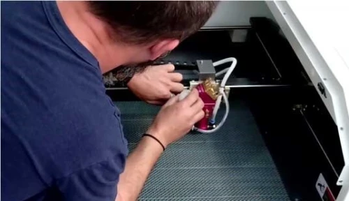 تصليح ماكنات الليزر Co2- Réparation, Entretien Machine Laser Co2,