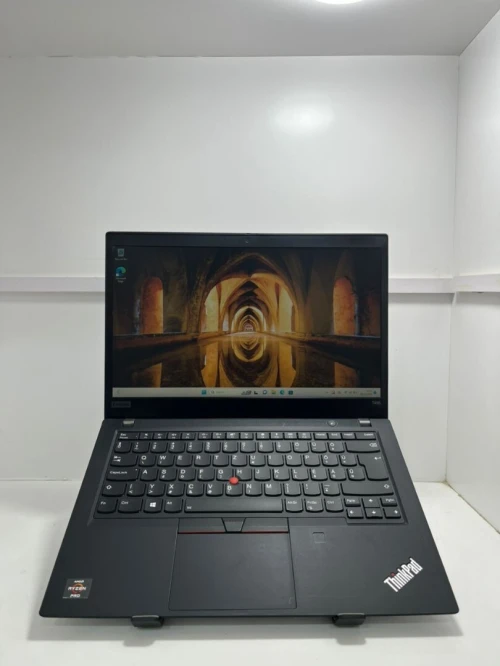LENOVO THINKPAD T495 RYZEN 7 PRO 3700U 16GB RAM 256SSD NVME GPU: VEGA 10 ECRAN 14 FHD