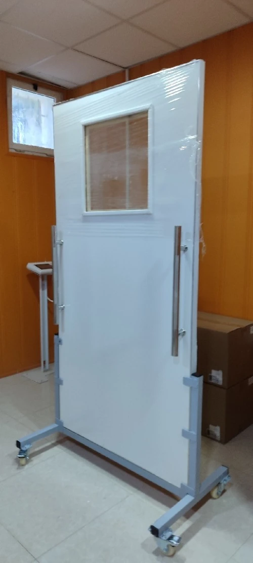 porte plombée et paravent plombé contre rayon X et porte technique 