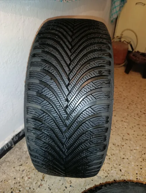 2 Pneus Michelin presque neufs