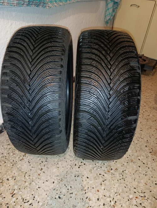 2 Pneus Michelin presque neufs