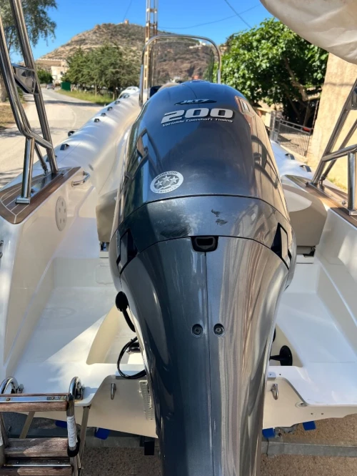Bateau semi-rigide