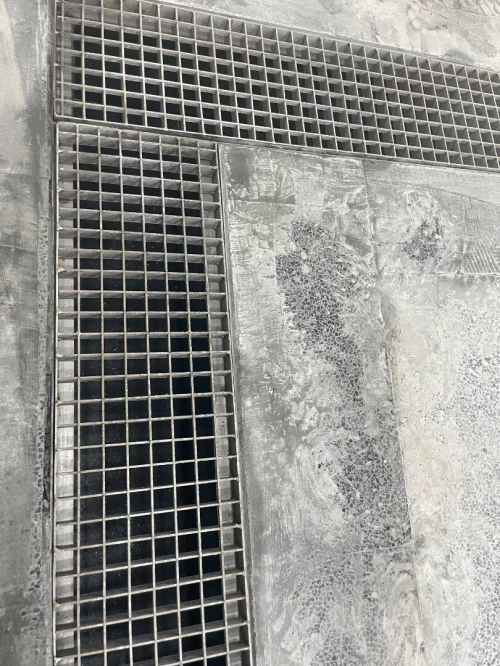 Fabrication de Caniveaux Galvanisés en Caillebotis  Sur Mesure Prêts à Poser 