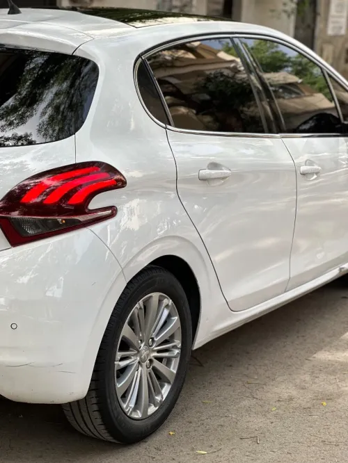 Peugeot 208 2015 Allure Facelift