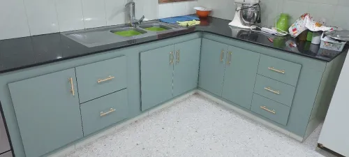 Attelier fabrique couizine équipé et dressing et bereux et chambres à coucher 