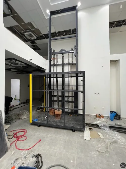 Montecharge marchandise hydraulique fabrication sur mesure - GRAVITY ALGERIE - interne ou externe
