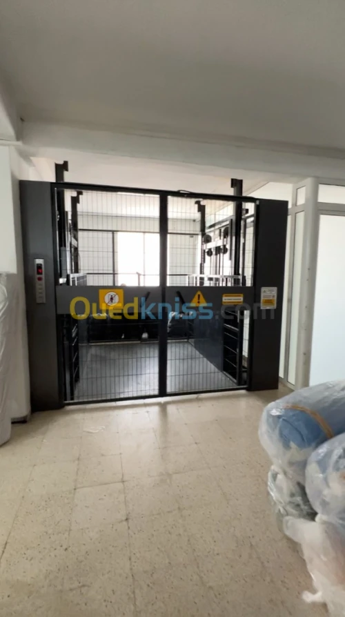 Montecharge marchandise Hydraulique Fabrication sur mesure - GRAVITY ALGERIE- interne ou externe