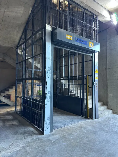 Monte charge marchandise hydraulique fabrication sur mesure - GRAVITY ALGERIE - Interne Ou Externe