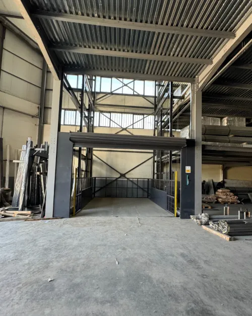 Montecharge marchandise hydraulique fabrication sur mesure - GRAVITY ALGERIE - Interne Ou Externe