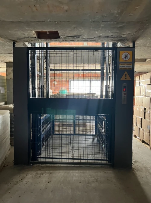 Montecharge marchandise hydraulique fabrication sur mesure - GRAVITY ALGERIE - interne ou externe