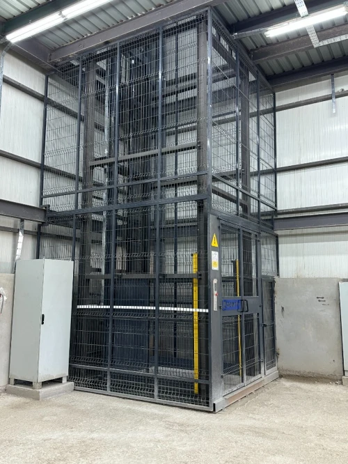 Montecharge marchandise hydraulique fabrication sur mesure - GRAVITY ALGERIE - Interne Ou Externe