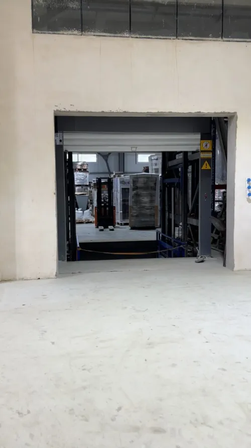Montecharge marchandise hydraulique fabrication sur mesure - GRAVITY ALGERIE - interne ou externe