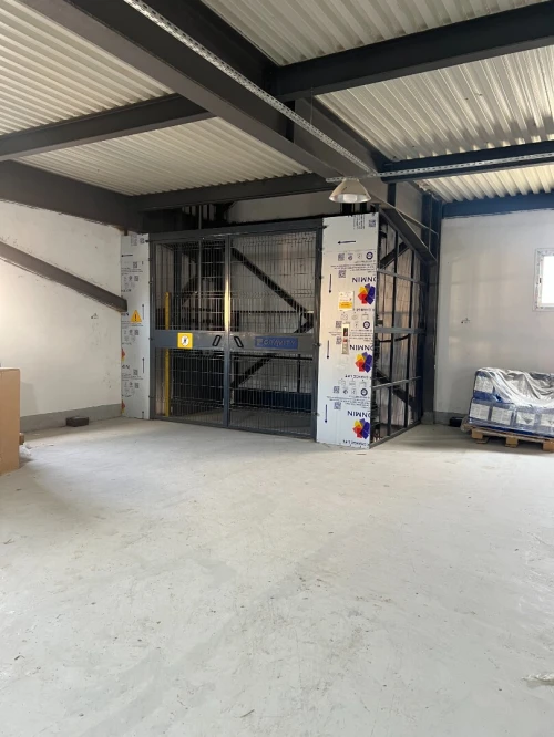 Montecharge marchandise hydraulique fabrication sur mesure - GRAVITY ALGERIE - Interne Ou Externe
