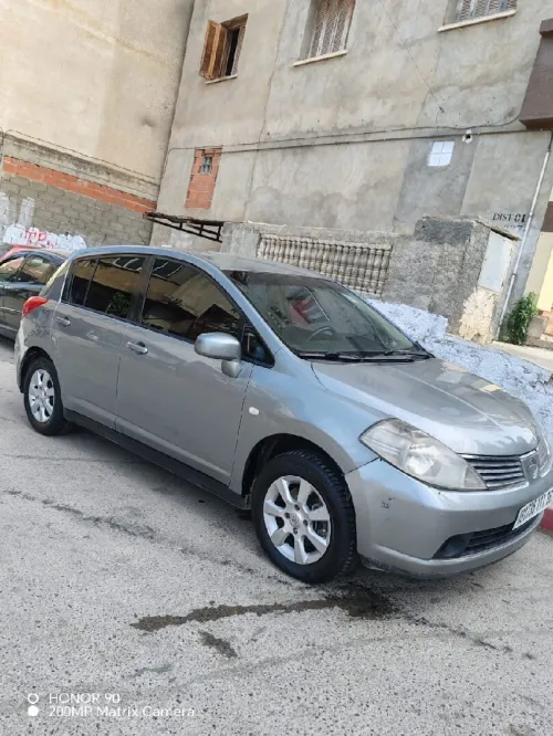 Nissan Tiida 5 portes 2011 Tiida 5 portes