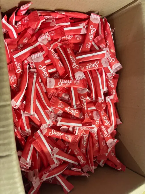 beurre 10gr,confitures (abricot ,fraise,orange,figue) 20gr,assila 20gr,choco 20gr,sucre stick(8,6,5)gr