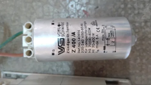 Des pièces et matériel électricité 