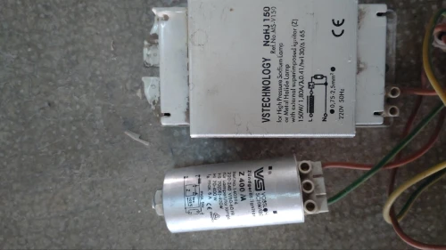 Des pièces et matériel électricité 
