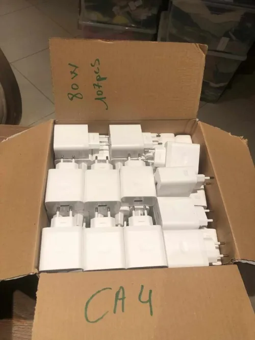chargeur +câbles d'origine 